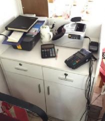 閑置辦公設備轉讓 品質展示柜與全套辦公用品，助力創業商機